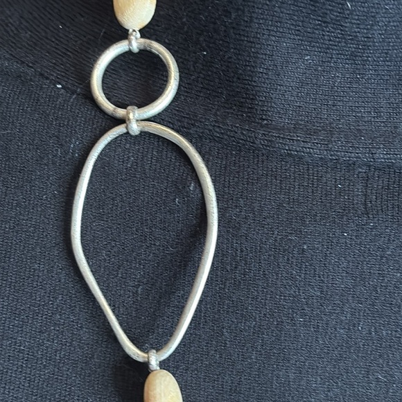 VTG 90s Kenneth Cole long wood bead Necklace silver tone hardware 13” - Picture 6 of 10